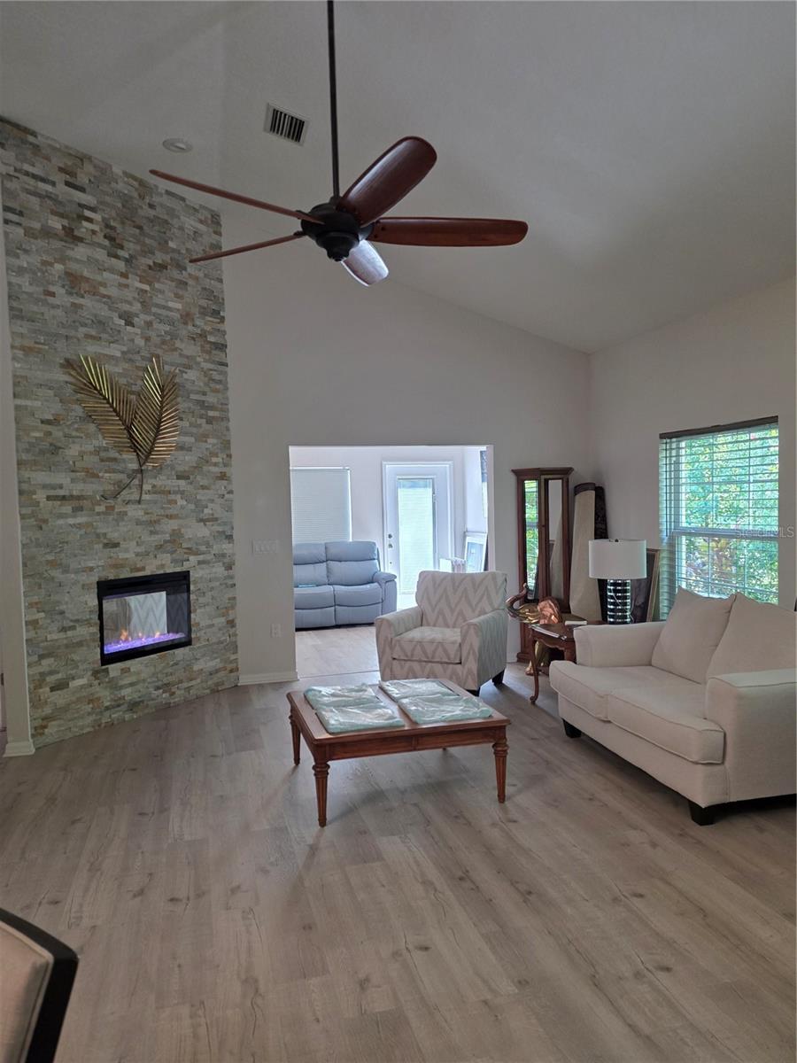 Image 6 of 34 For 1196 Royal Boulevard