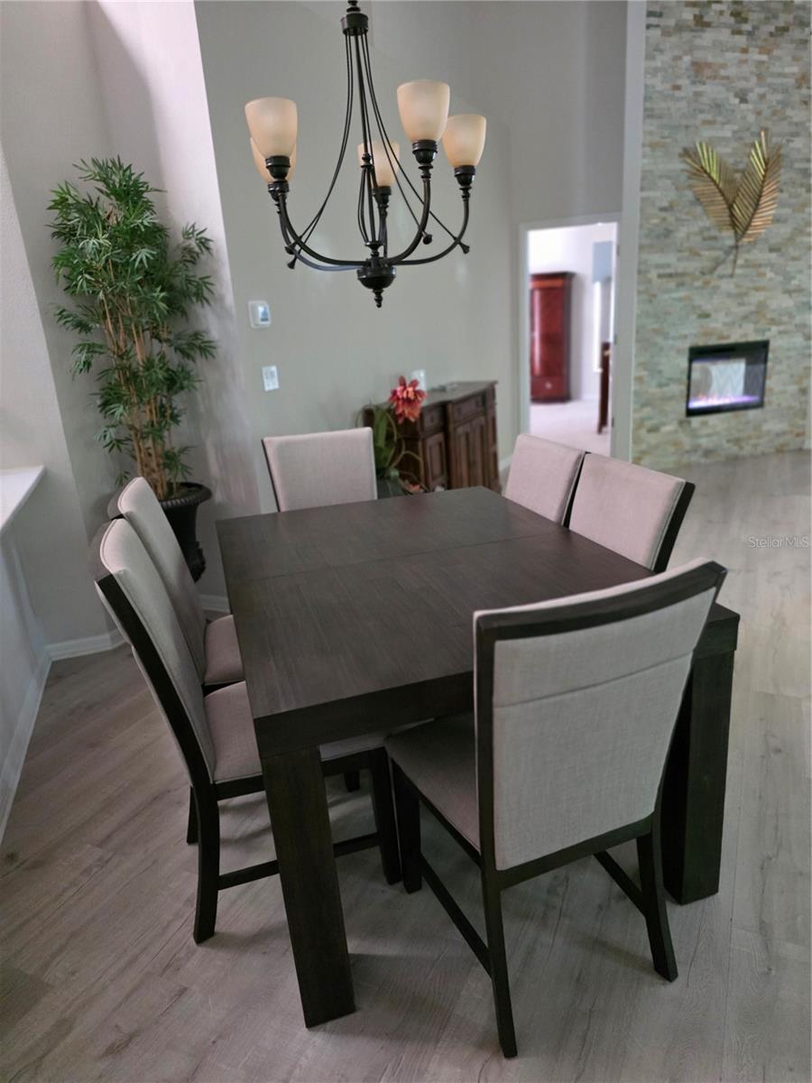 Image 7 of 34 For 1196 Royal Boulevard