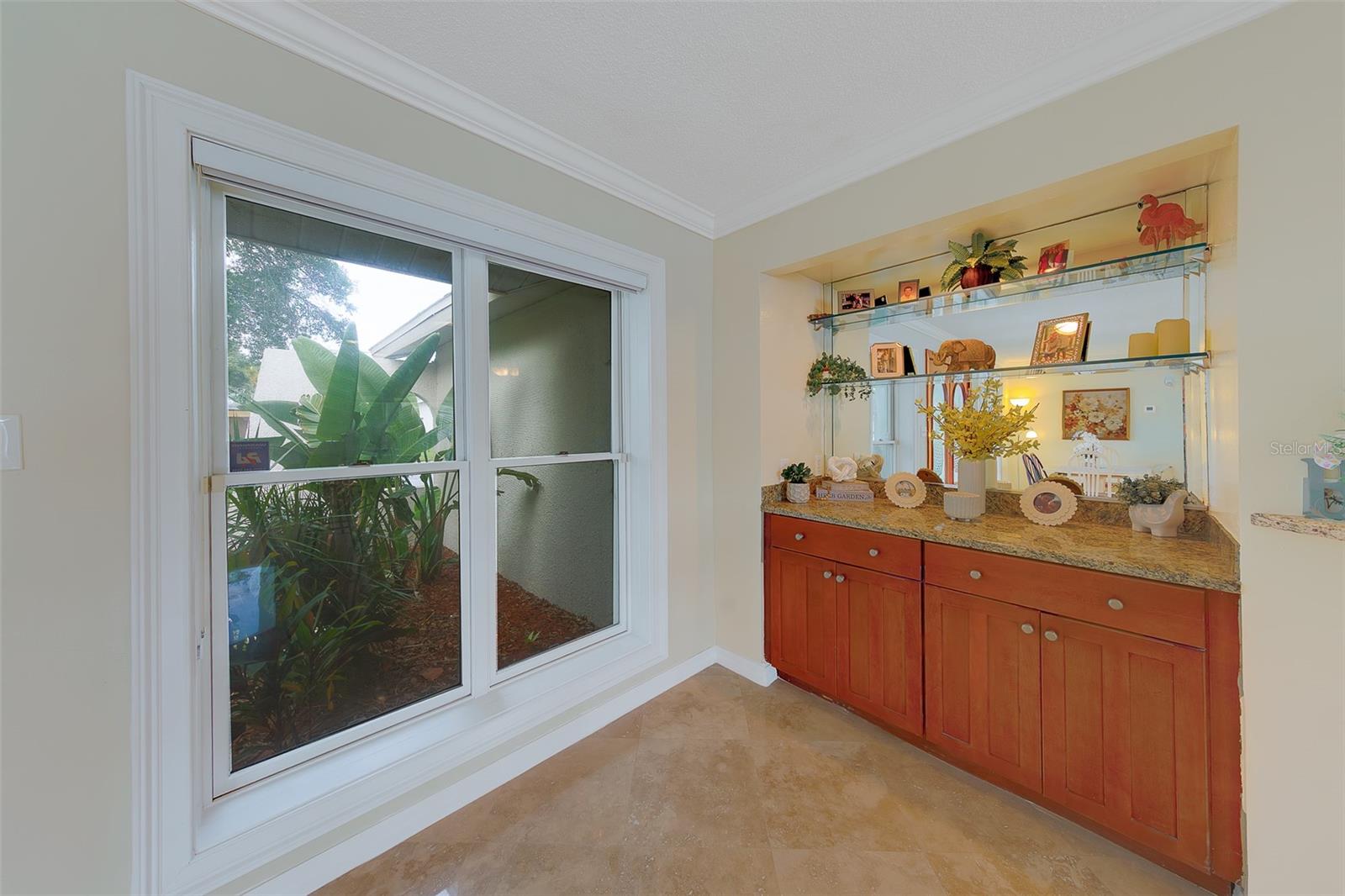 Listing photo id 10 for 2017 Cove Drive