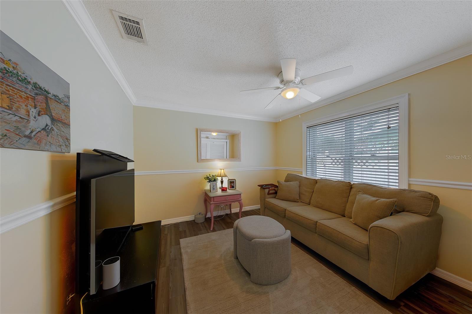 Listing photo id 18 for 2017 Cove Drive