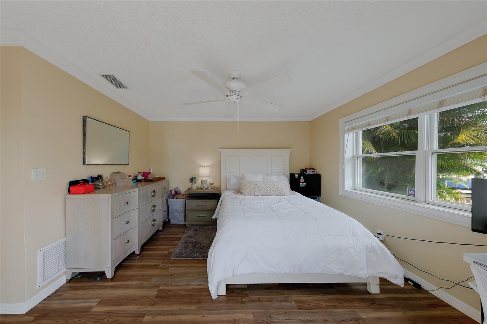 Listing photo id 21 for 2017 Cove Drive