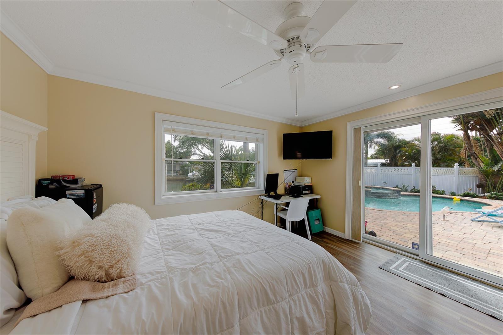 Listing photo id 23 for 2017 Cove Drive