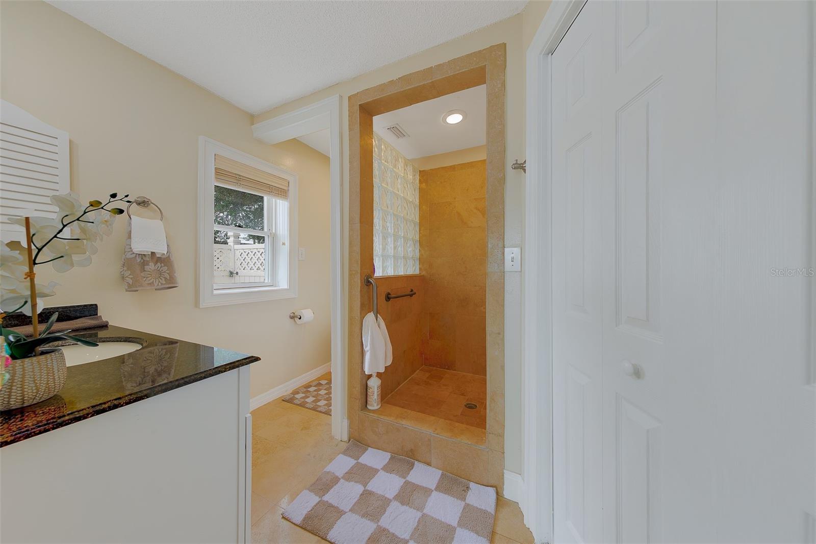 Listing photo id 24 for 2017 Cove Drive