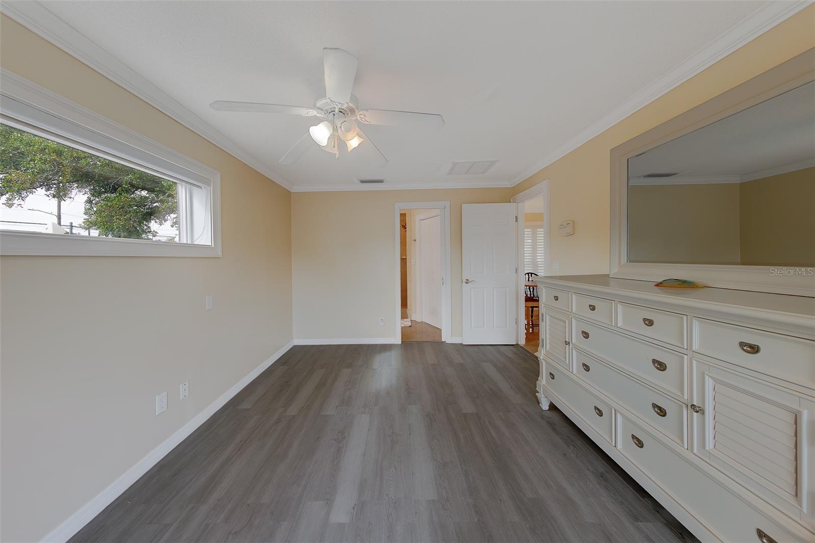 Listing photo id 28 for 2017 Cove Drive