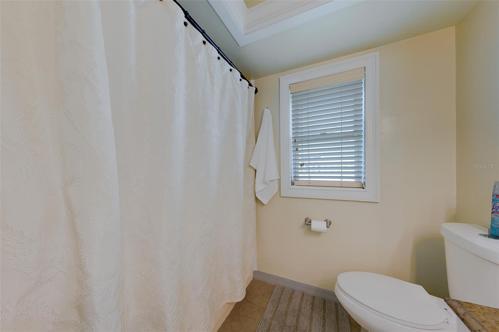 Listing photo id 33 for 2017 Cove Drive