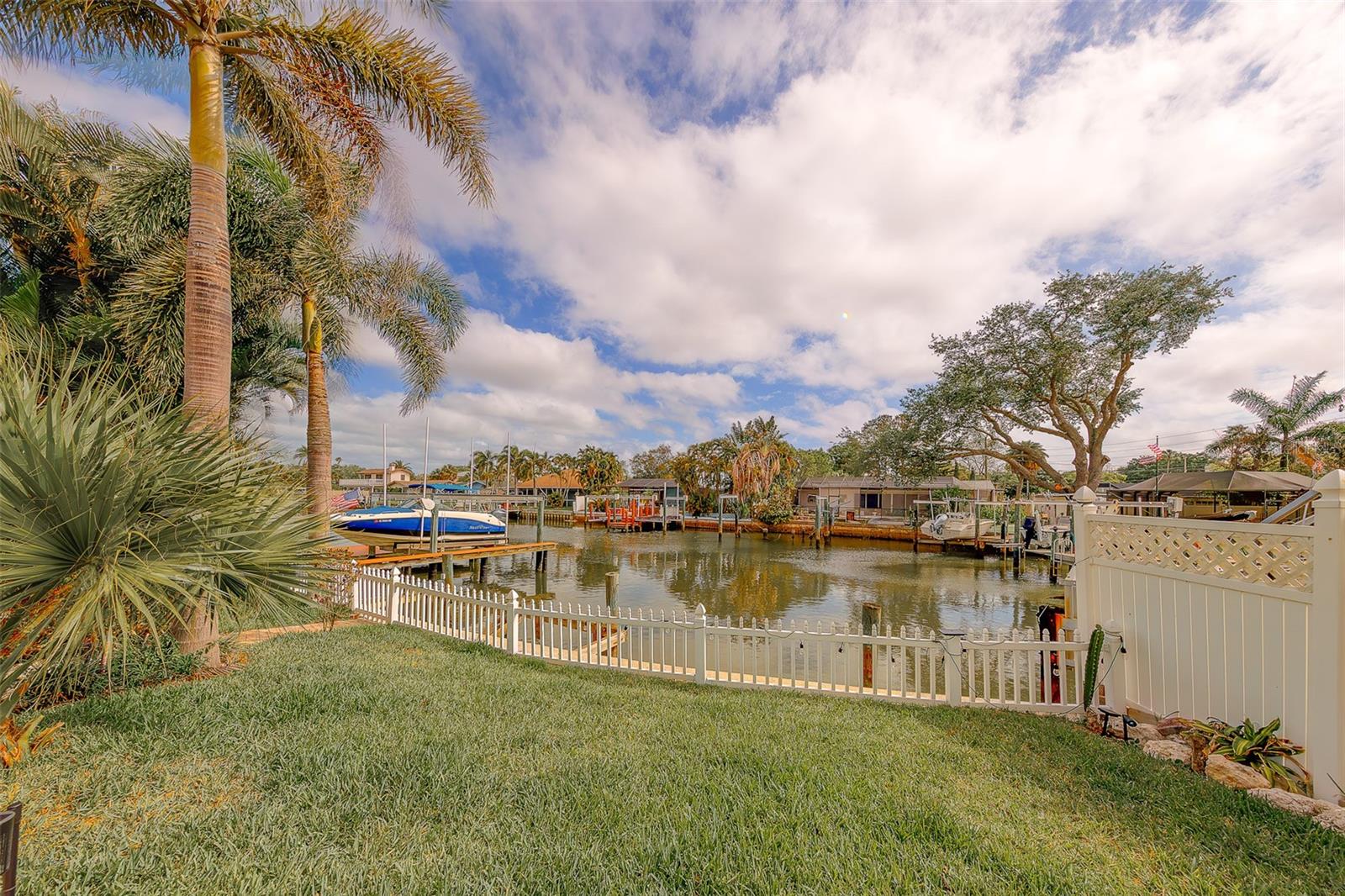 Listing photo id 40 for 2017 Cove Drive