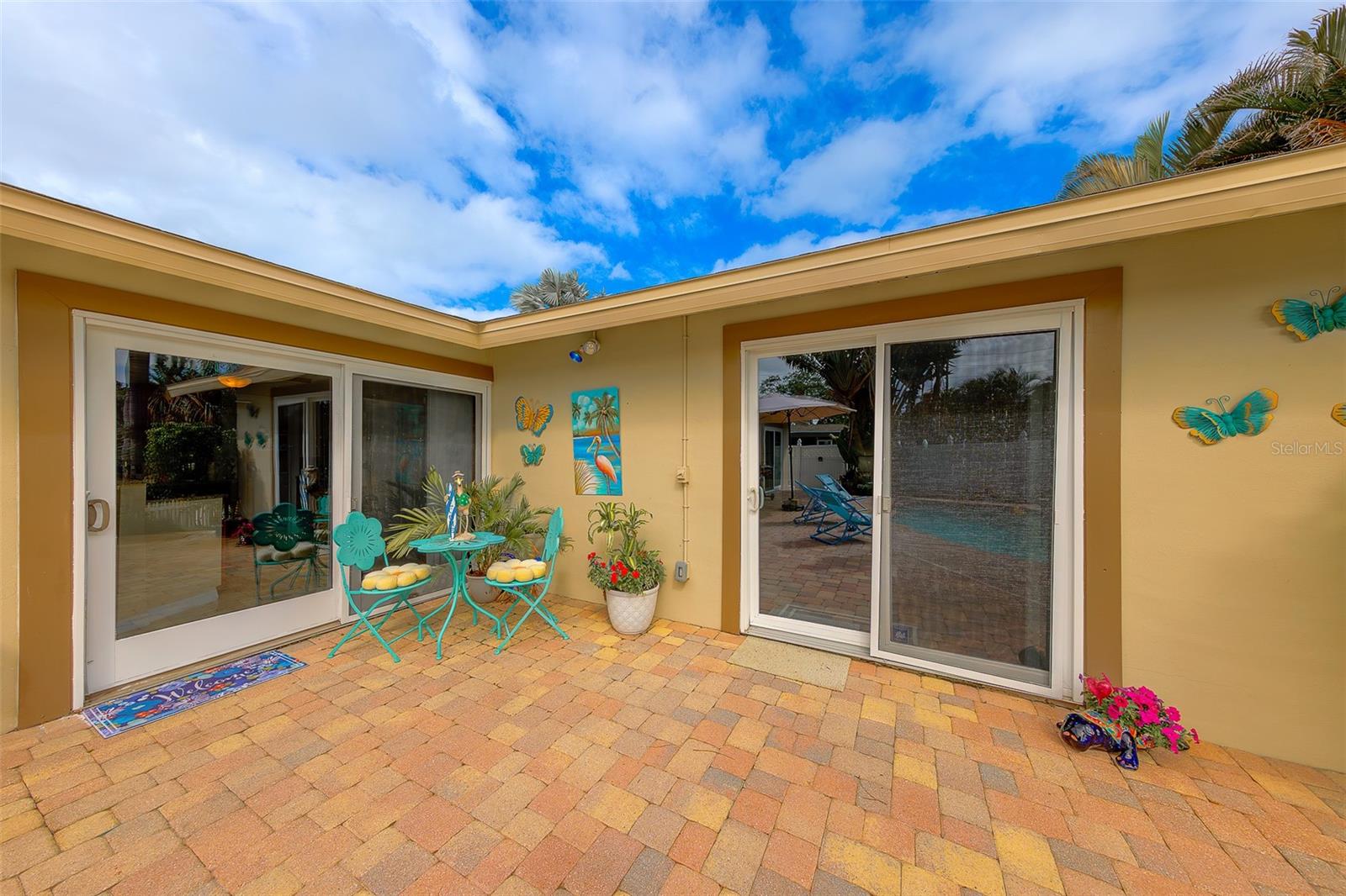 Listing photo id 42 for 2017 Cove Drive