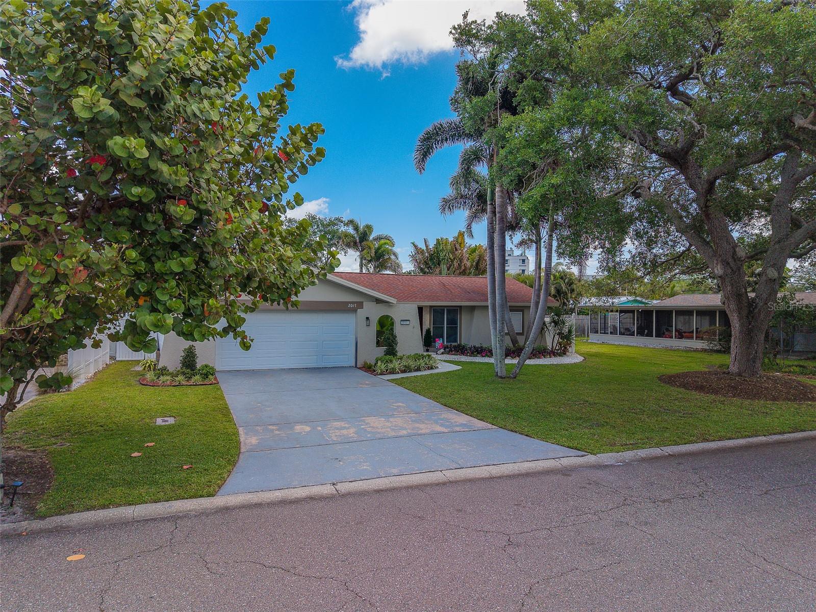 Listing photo id 48 for 2017 Cove Drive