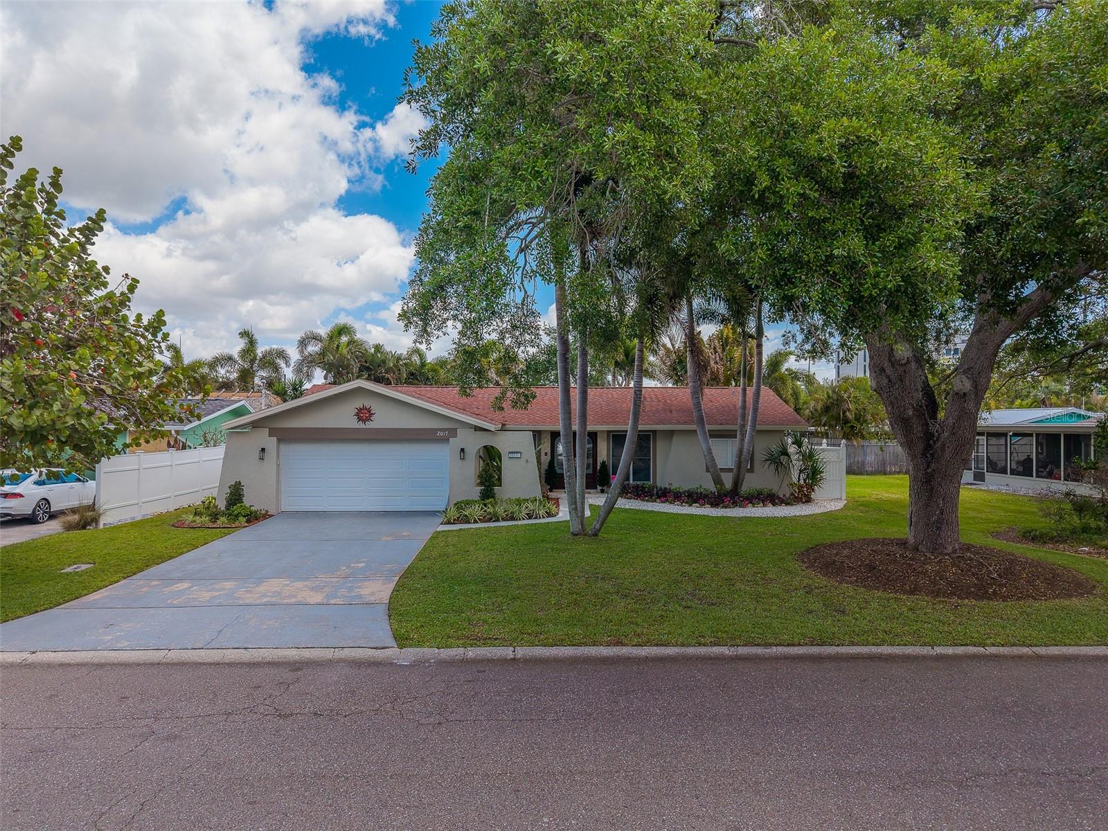 Listing photo id 49 for 2017 Cove Drive