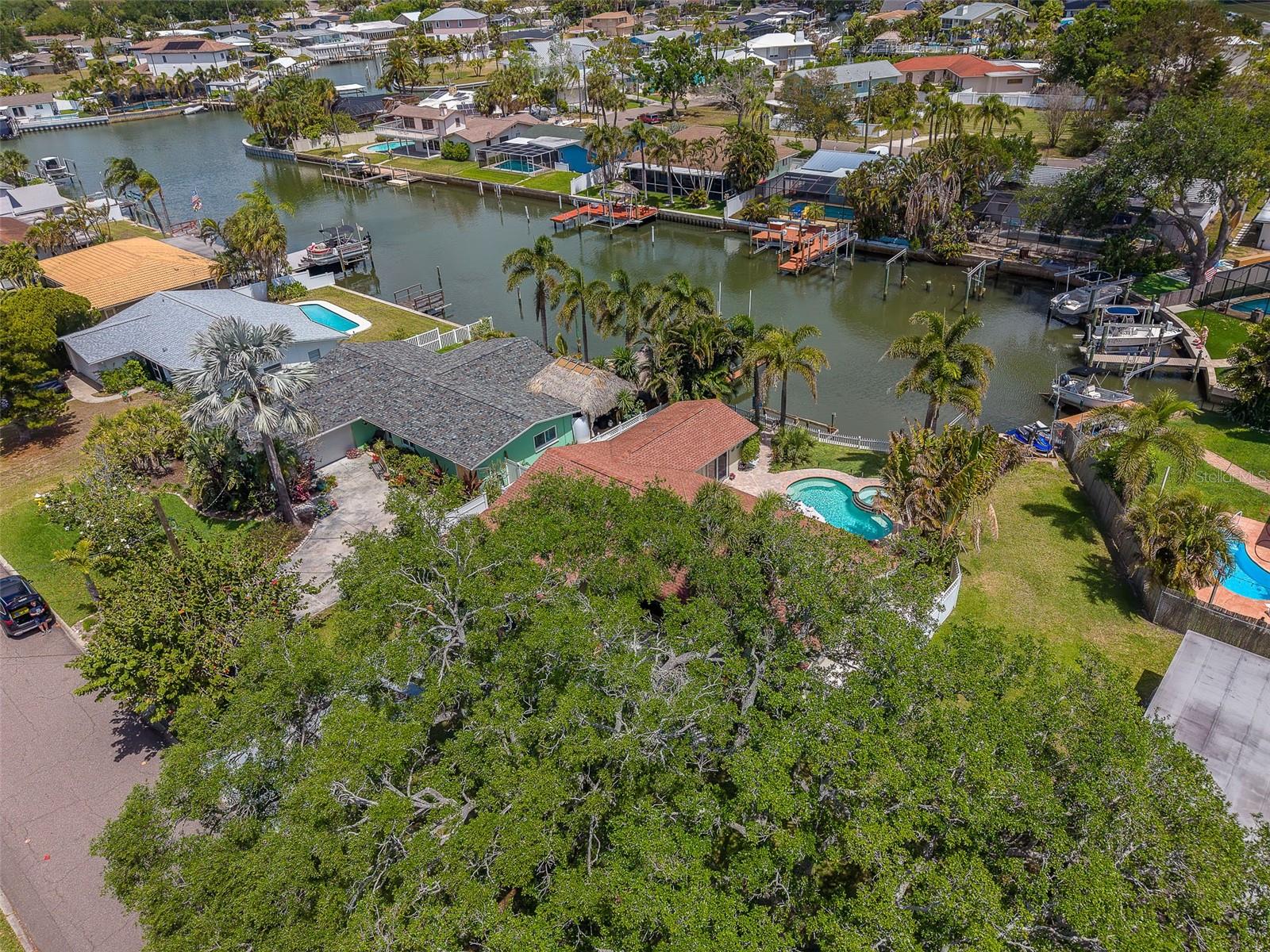 Listing photo id 52 for 2017 Cove Drive