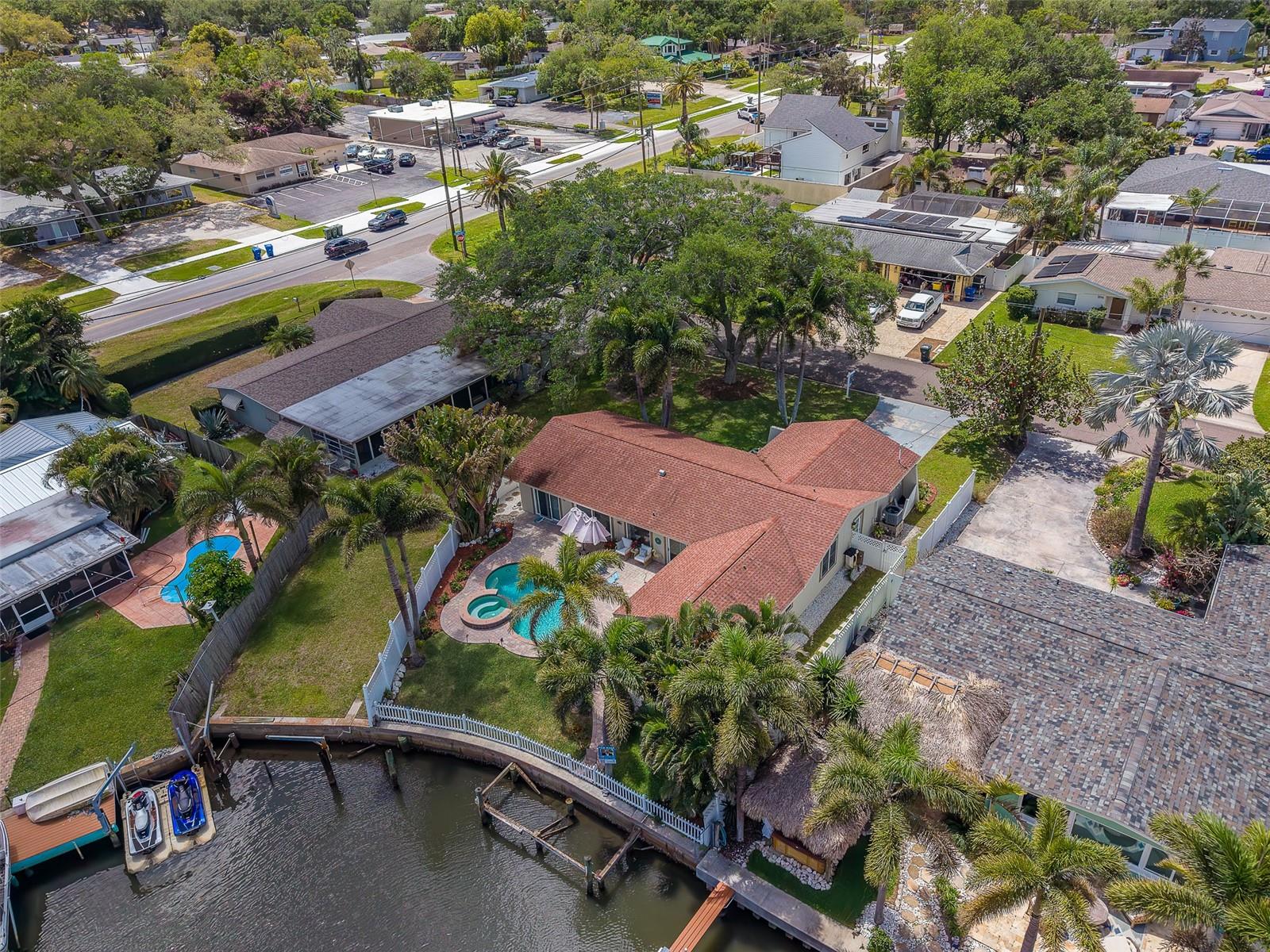 Listing photo id 55 for 2017 Cove Drive