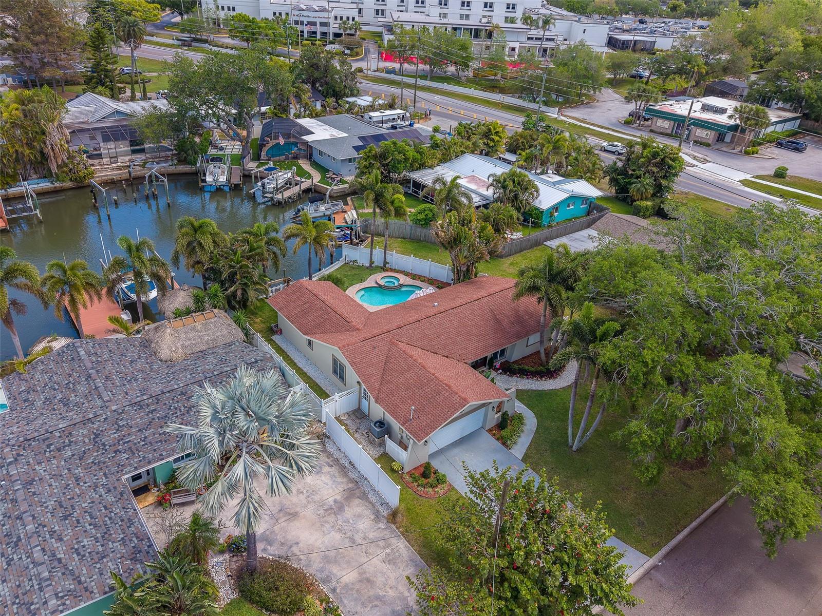 Listing photo id 57 for 2017 Cove Drive