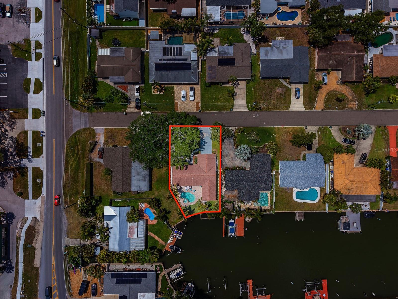 Listing photo id 61 for 2017 Cove Drive