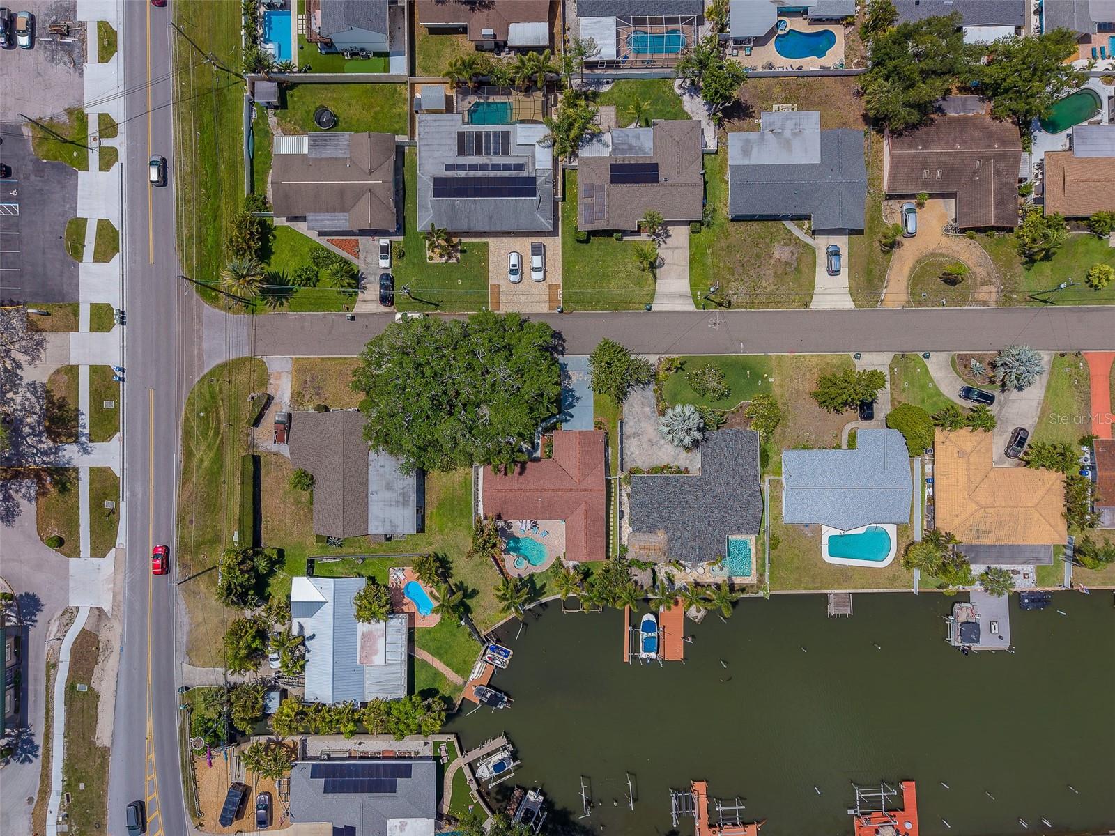 Listing photo id 62 for 2017 Cove Drive