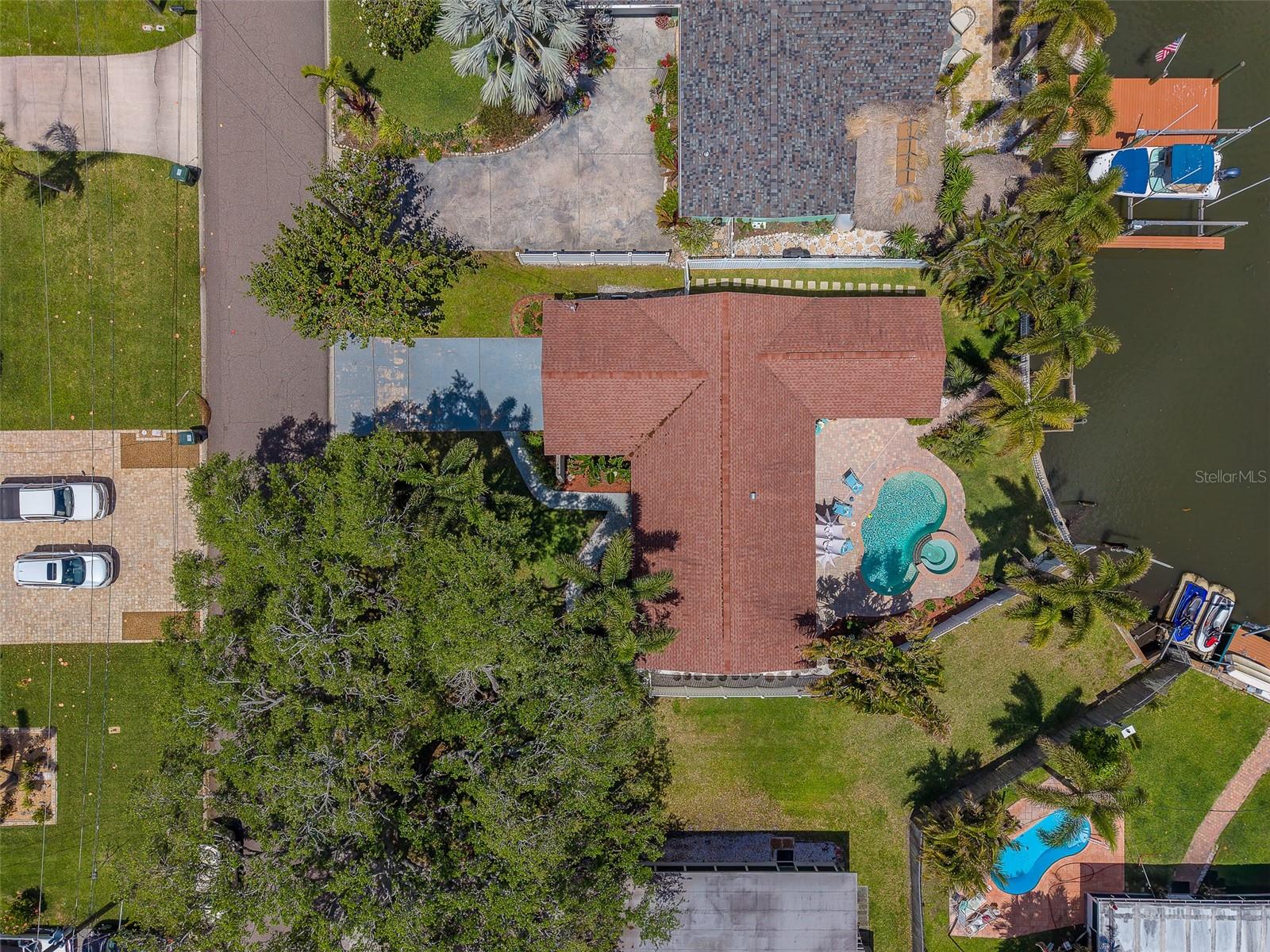 Listing photo id 63 for 2017 Cove Drive