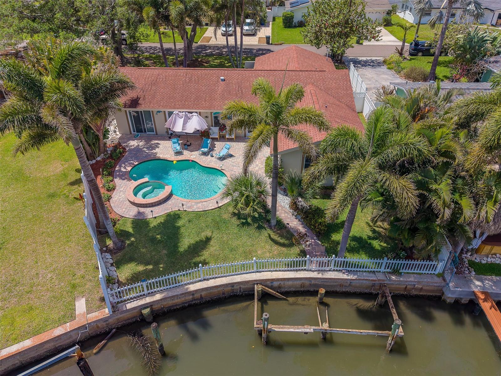 Listing photo id 64 for 2017 Cove Drive