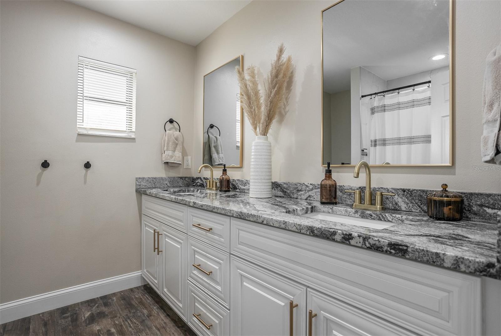 Image 21 of 58 For 2700 49th Street N