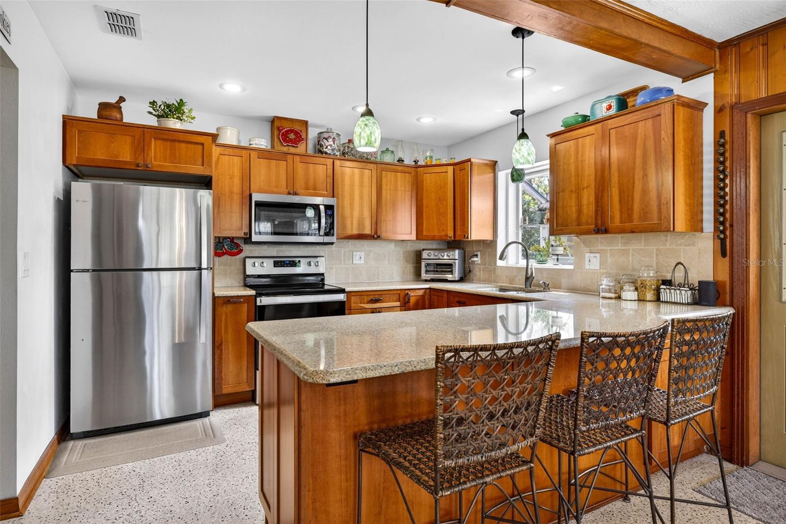 Image 12 of 64 For 212 Lockmoor Avenue