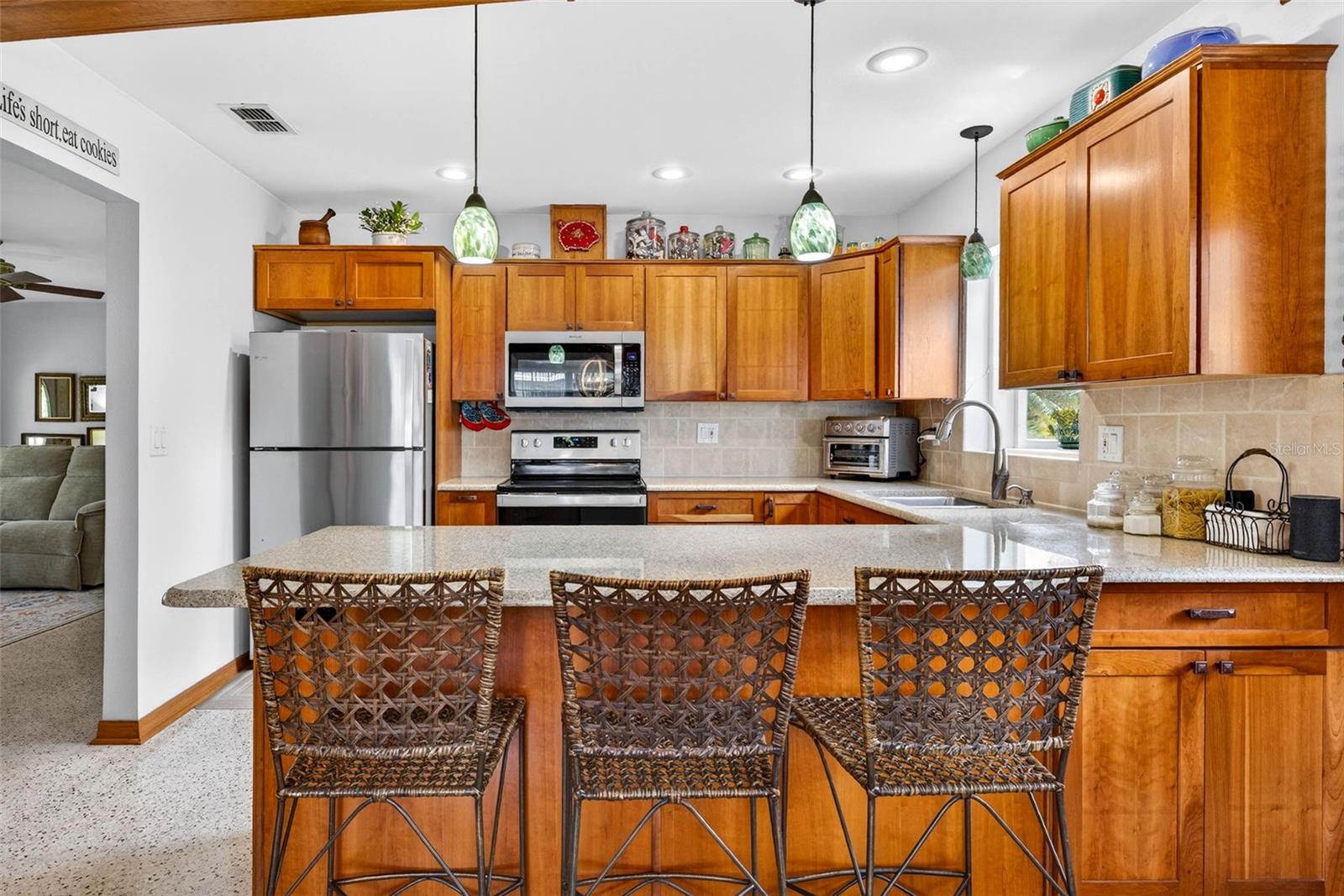 Image 13 of 64 For 212 Lockmoor Avenue