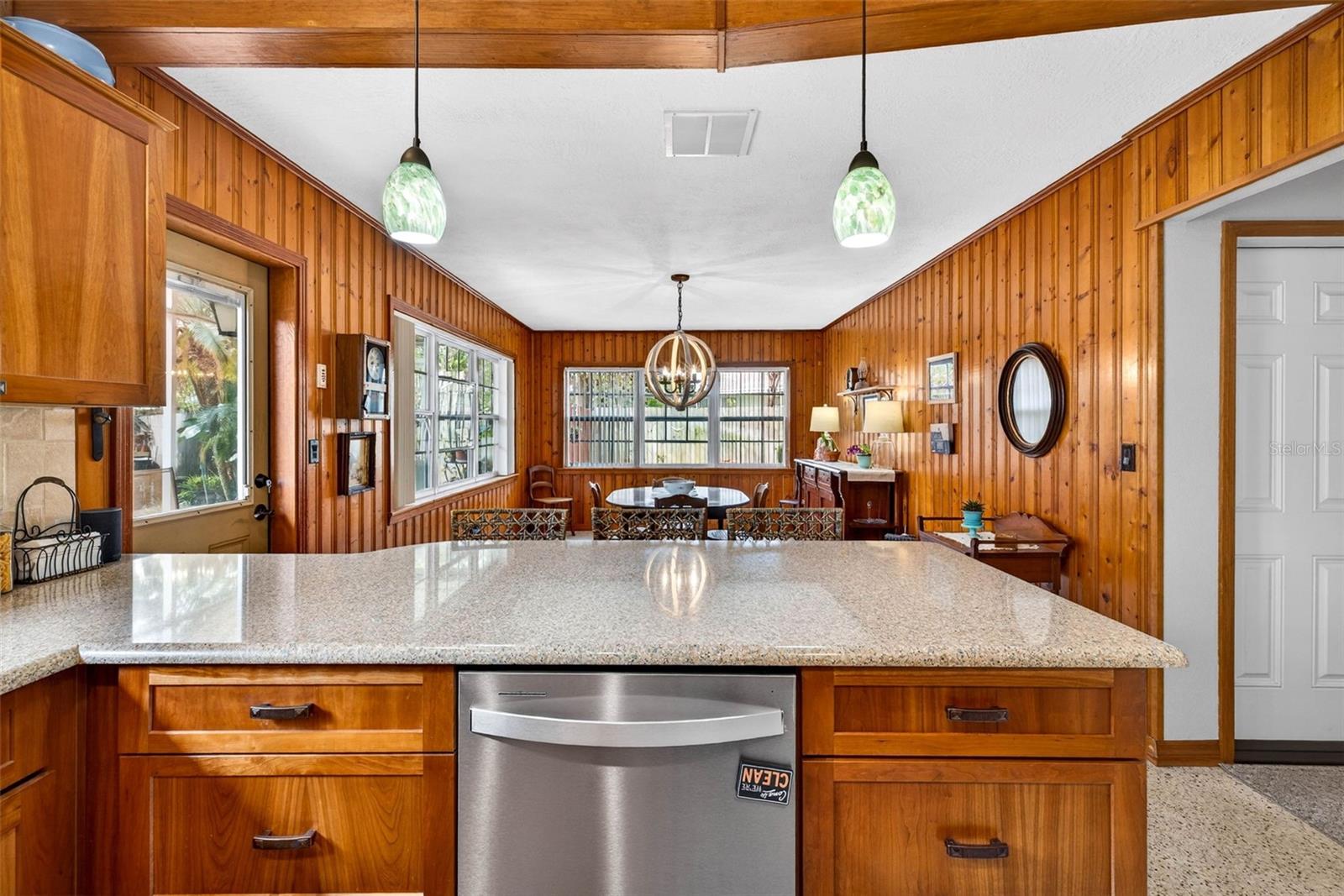 Image 15 of 64 For 212 Lockmoor Avenue