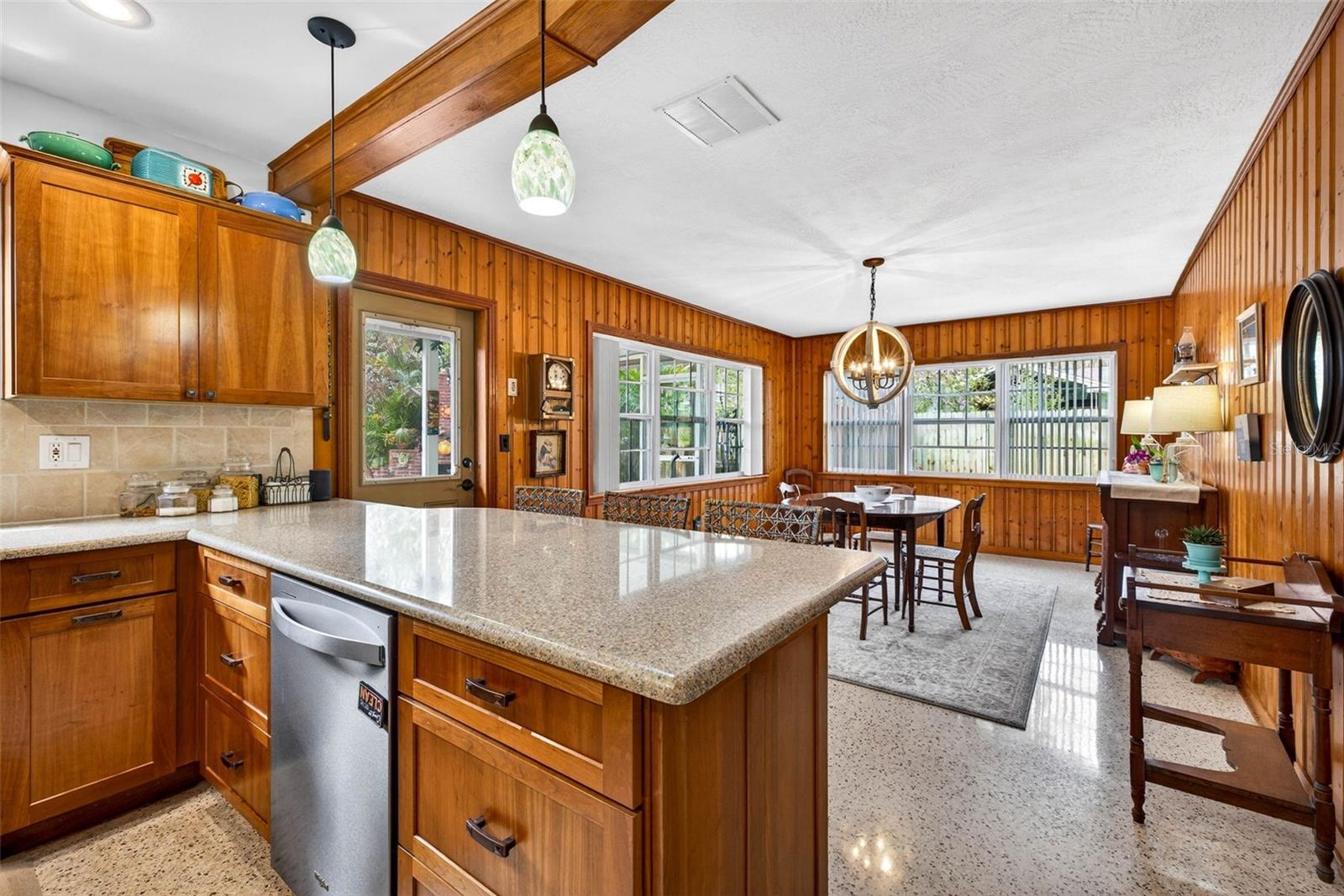 Image 16 of 64 For 212 Lockmoor Avenue