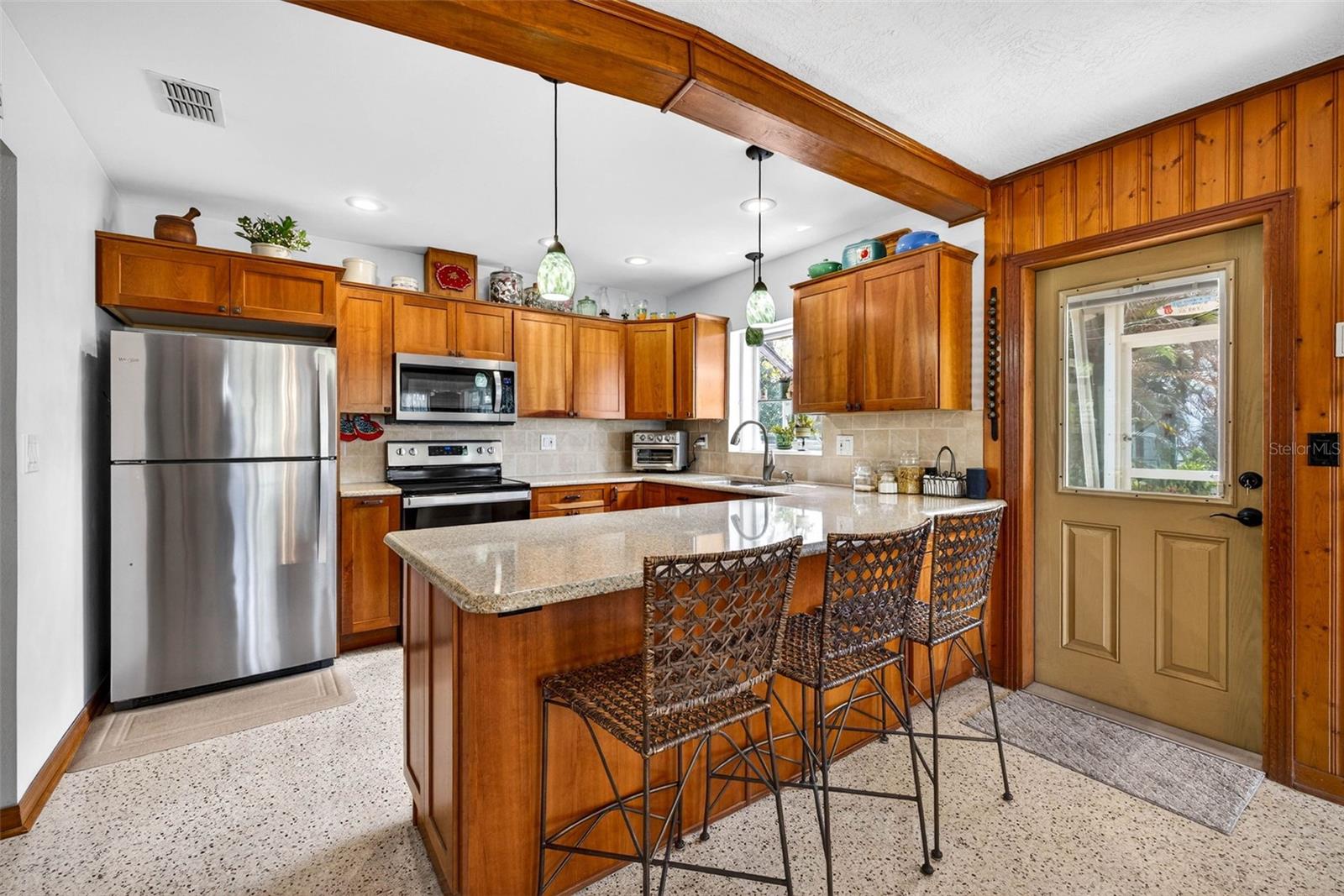 Image 17 of 64 For 212 Lockmoor Avenue