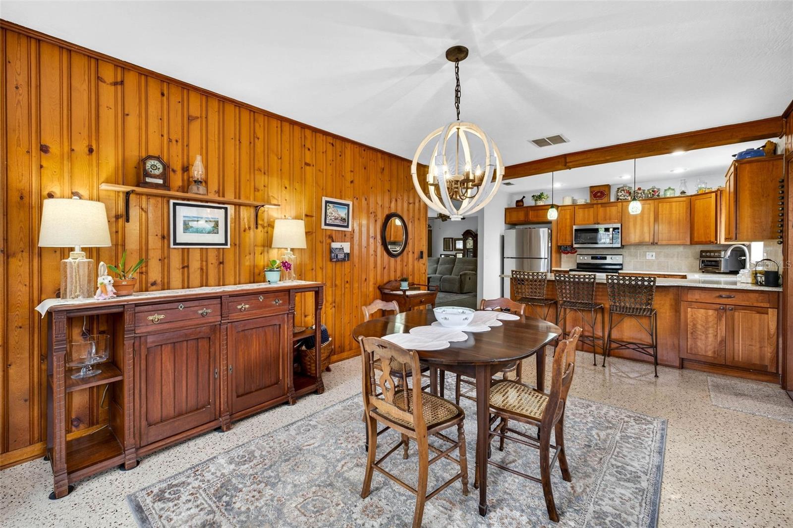 Image 18 of 64 For 212 Lockmoor Avenue