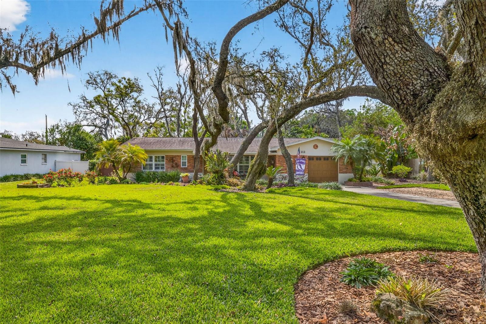 Image 2 of 64 For 212 Lockmoor Avenue