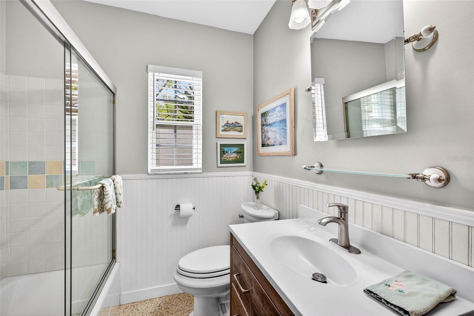 Image 21 of 64 For 212 Lockmoor Avenue