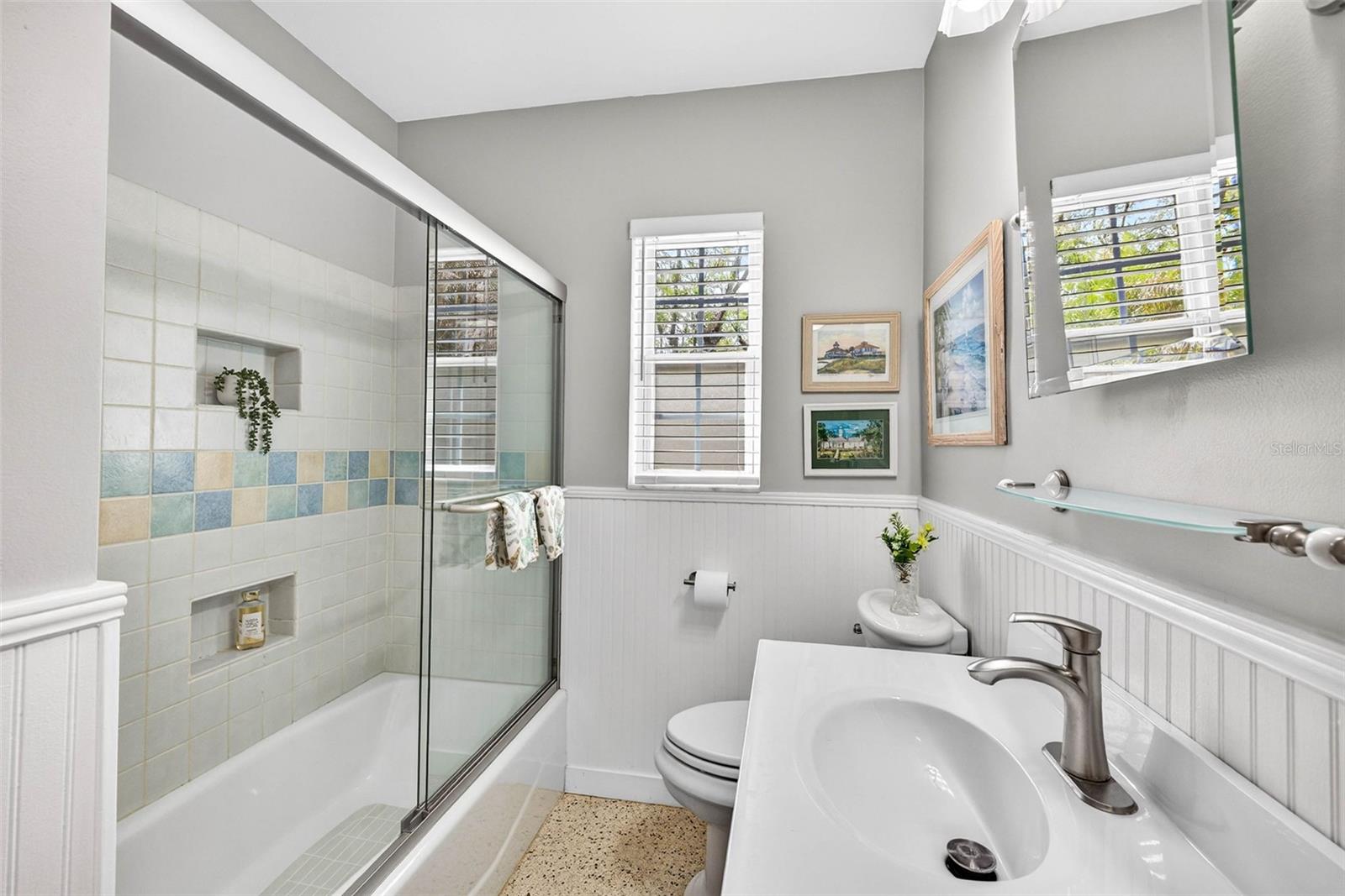 Image 22 of 64 For 212 Lockmoor Avenue