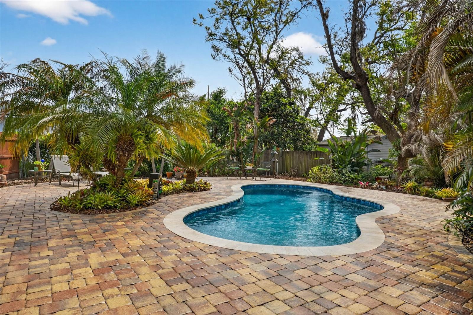 Image 37 of 64 For 212 Lockmoor Avenue