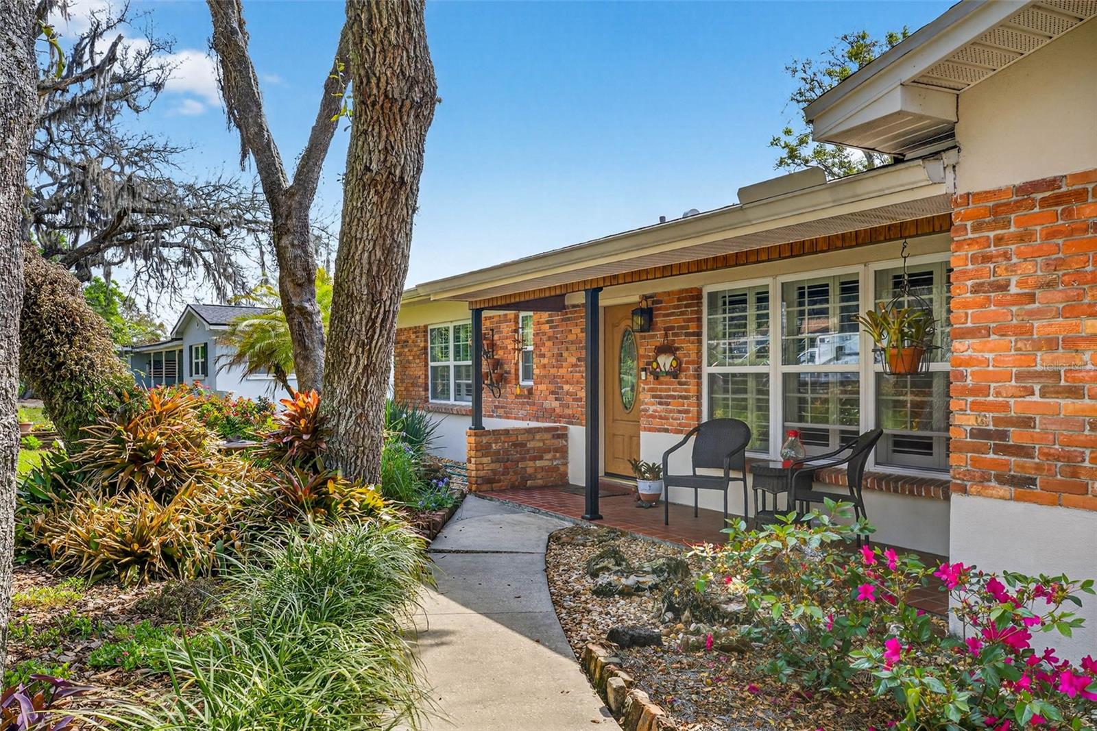 Image 4 of 64 For 212 Lockmoor Avenue