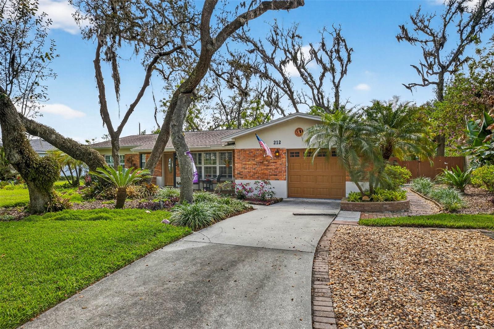 Image 7 of 64 For 212 Lockmoor Avenue