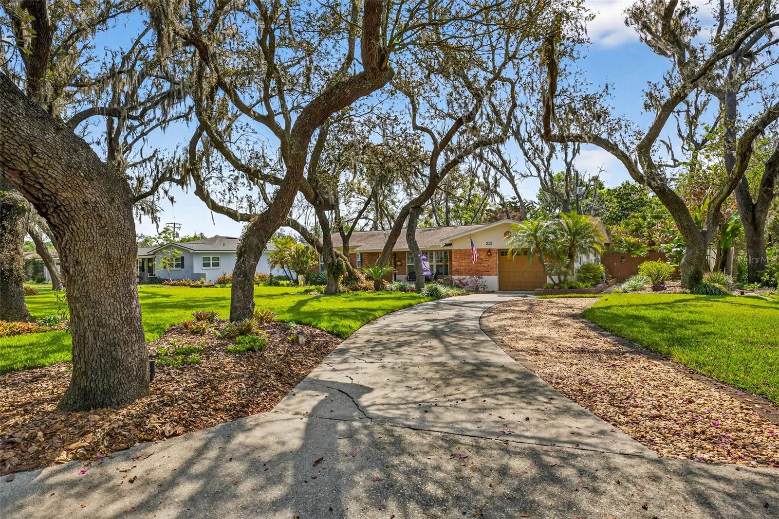 Image 8 of 64 For 212 Lockmoor Avenue