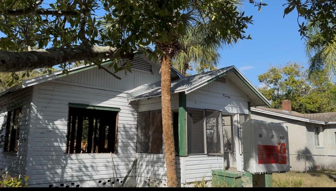 Listing photo id 0 for 1059 15th Avenue S