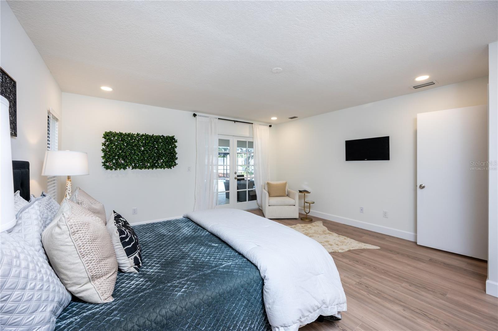 Image 18 of 27 For 14817 Farnham Way