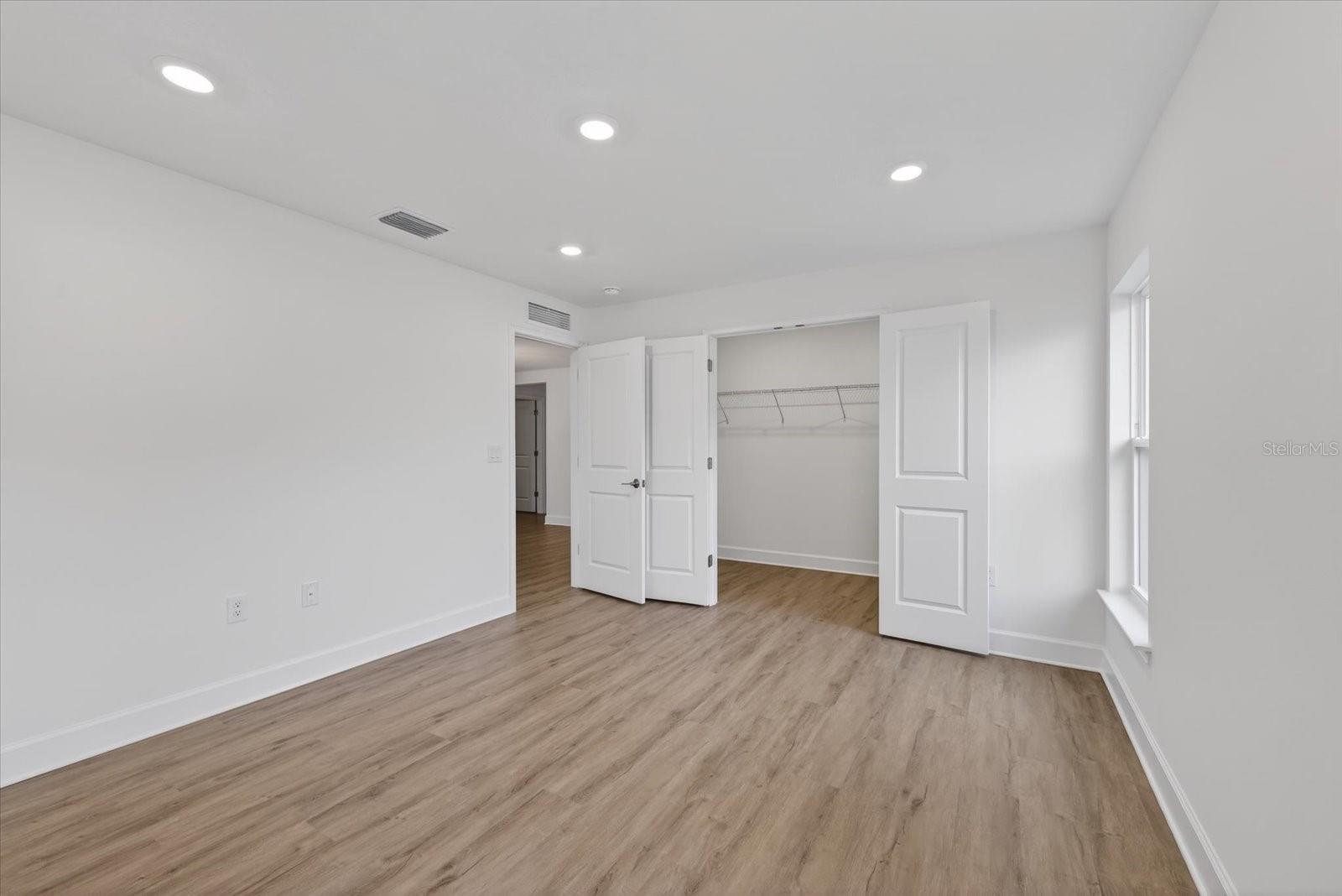 Image 25 of 46 For 6117 Alderwood Street