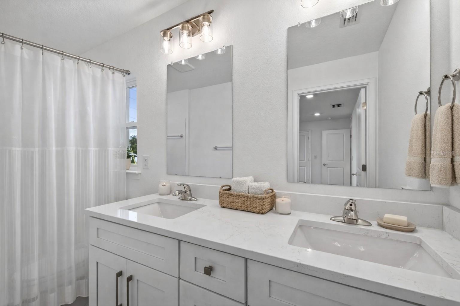 Image 29 of 46 For 6117 Alderwood Street