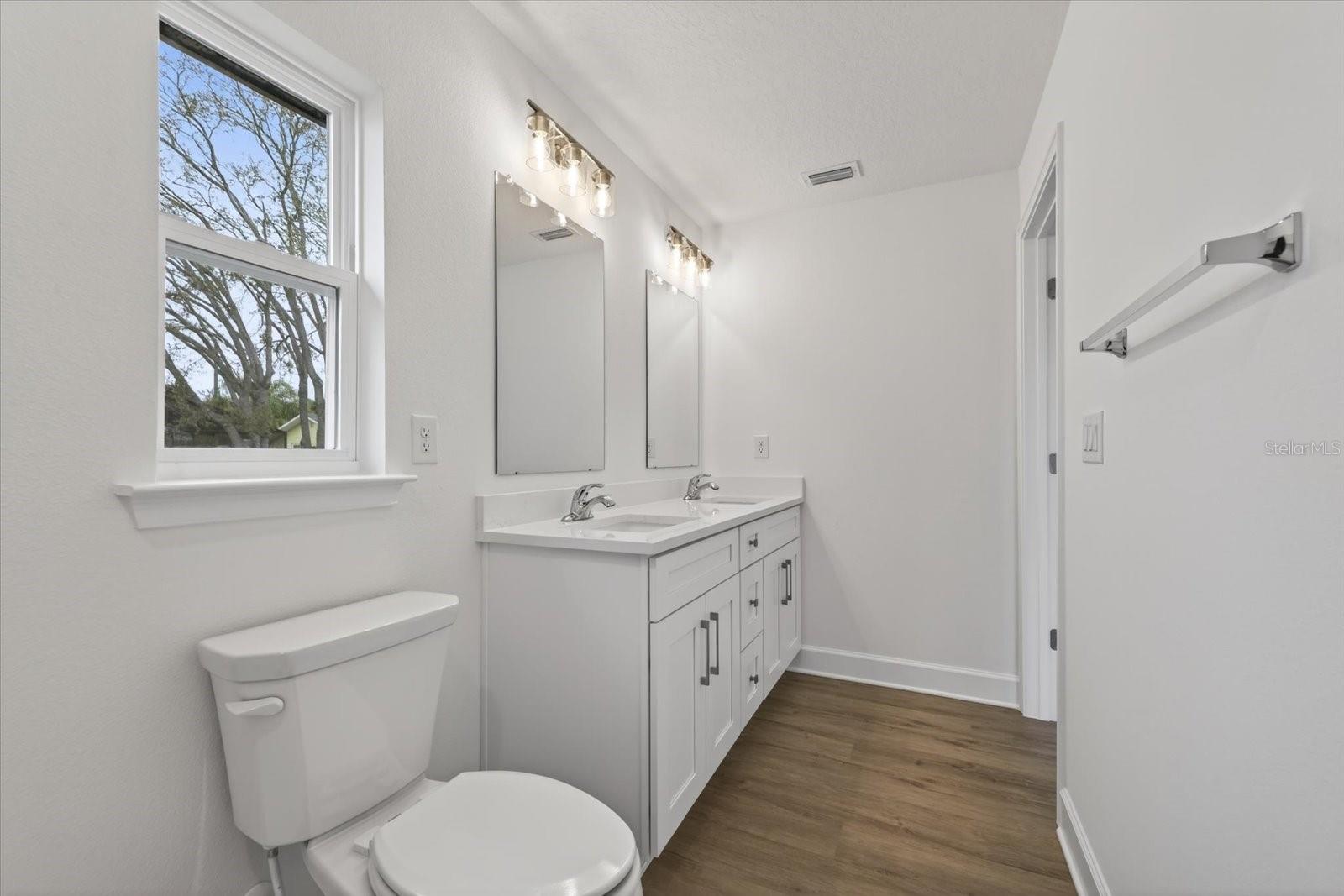 Image 30 of 46 For 6117 Alderwood Street