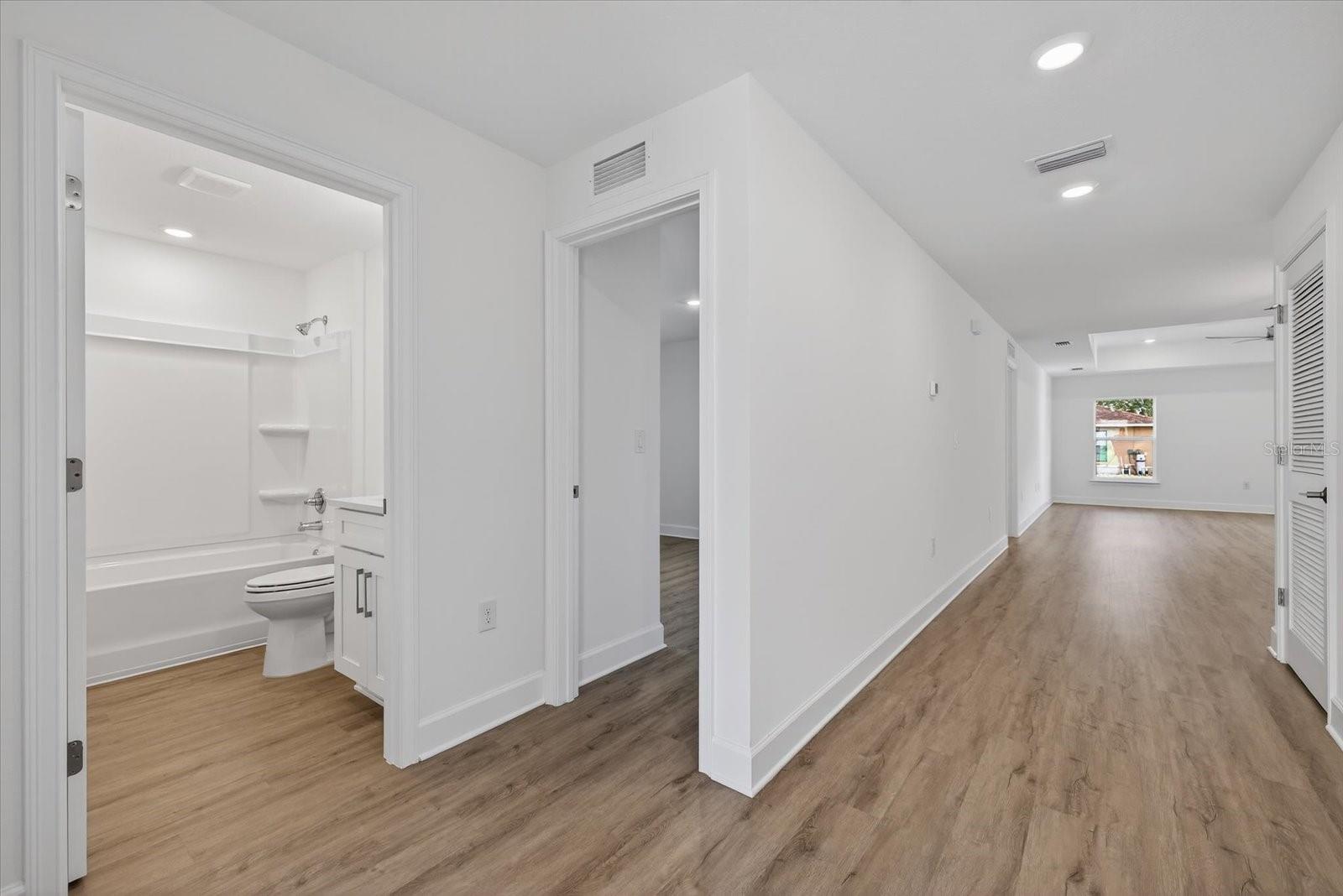 Image 4 of 46 For 6117 Alderwood Street