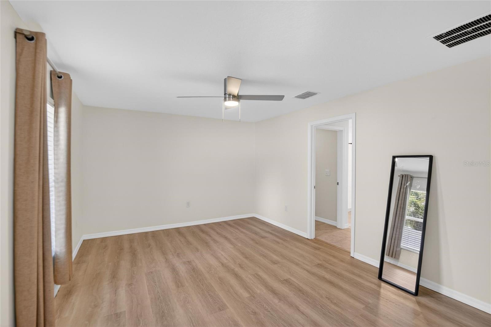 Image 16 of 45 For 11936 Miracle Mile Drive