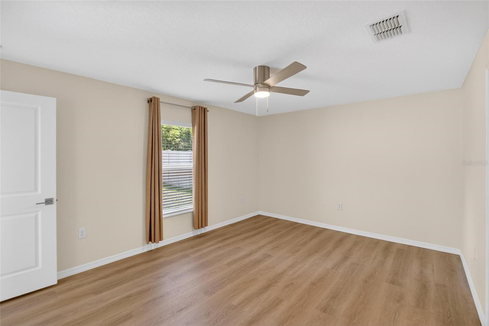 Image 17 of 45 For 11936 Miracle Mile Drive