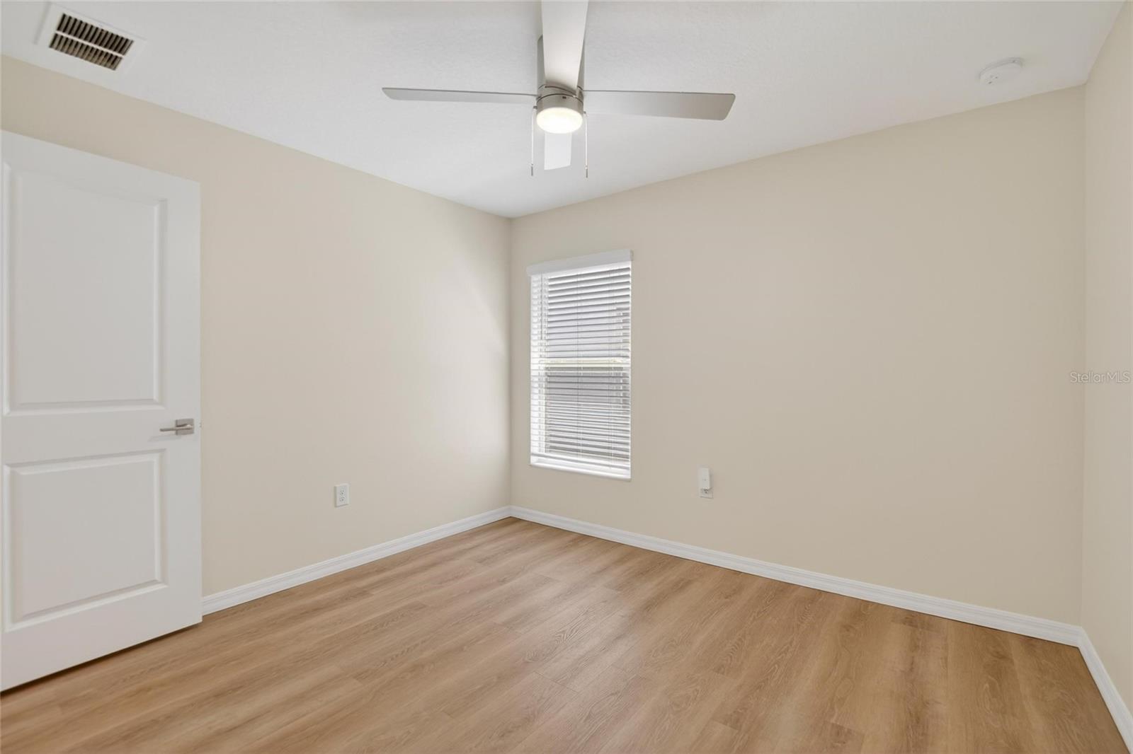 Image 24 of 45 For 11936 Miracle Mile Drive