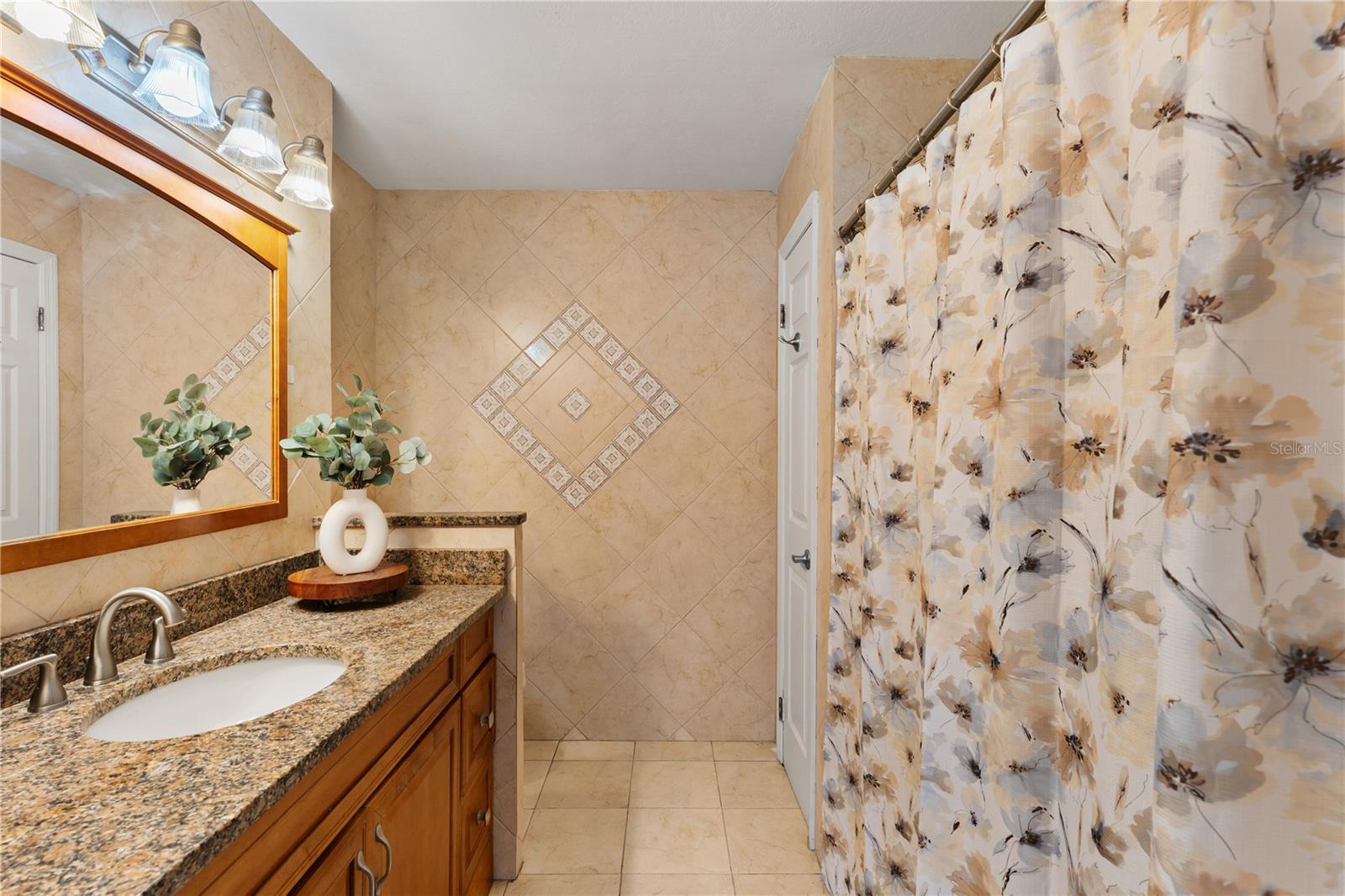 Image 3 of 30 For 4770 Silver Circle