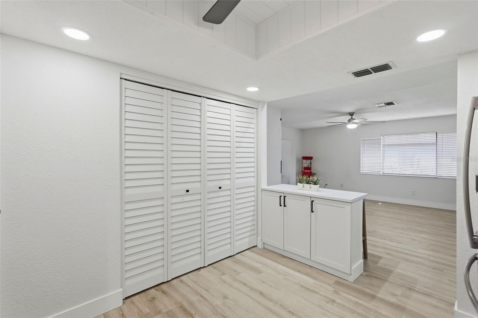 Image 11 of 39 For 2549 Oakleaf Lane 36c