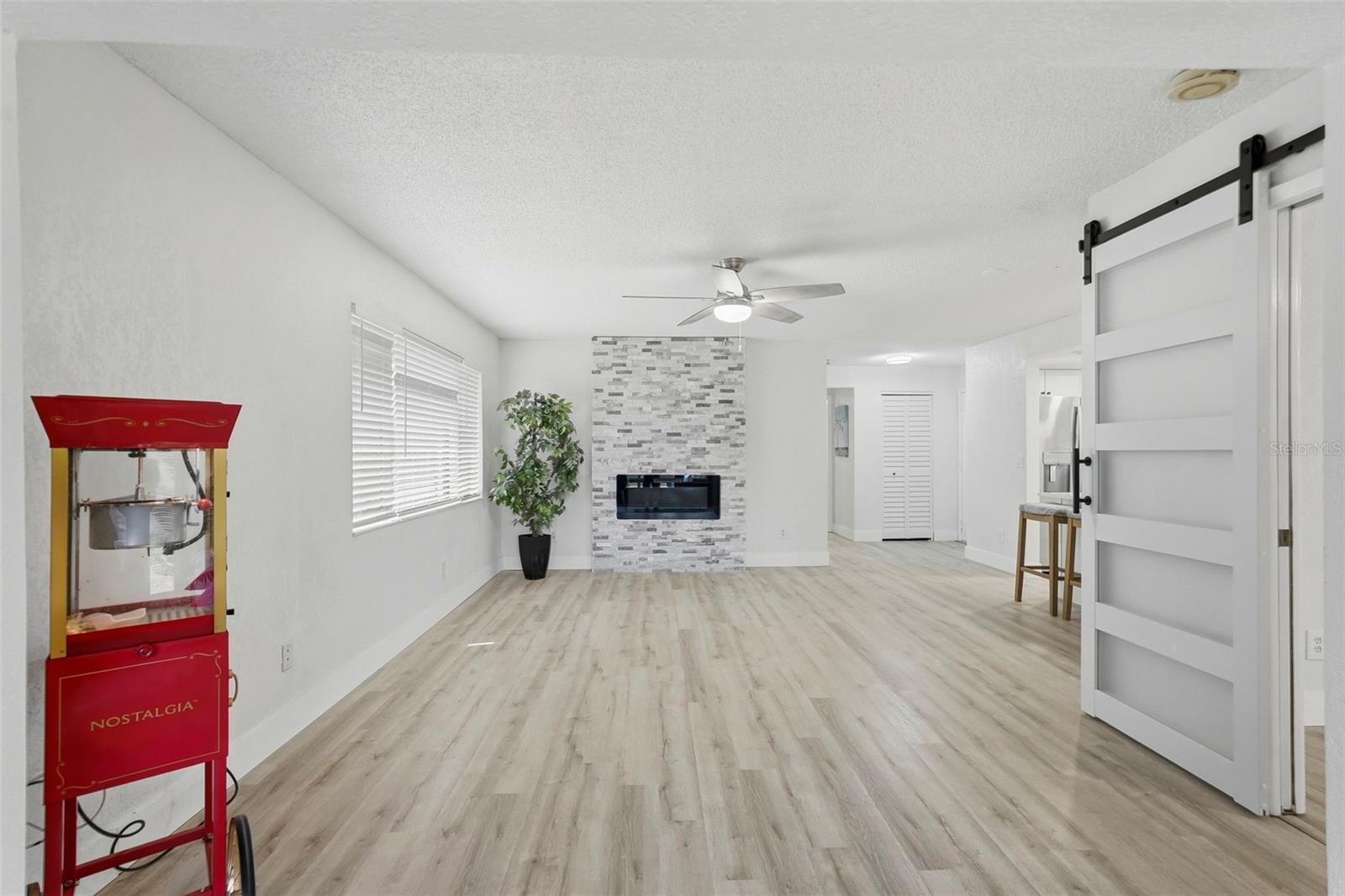 Image 16 of 39 For 2549 Oakleaf Lane 36c