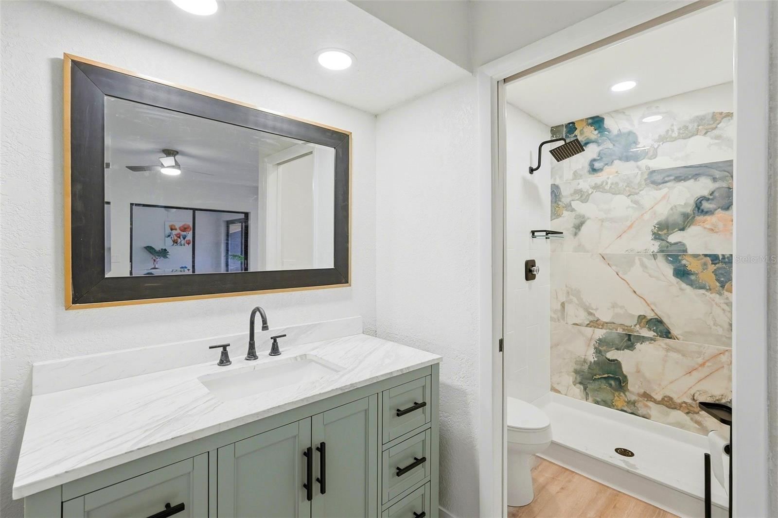 Image 20 of 39 For 2549 Oakleaf Lane 36c