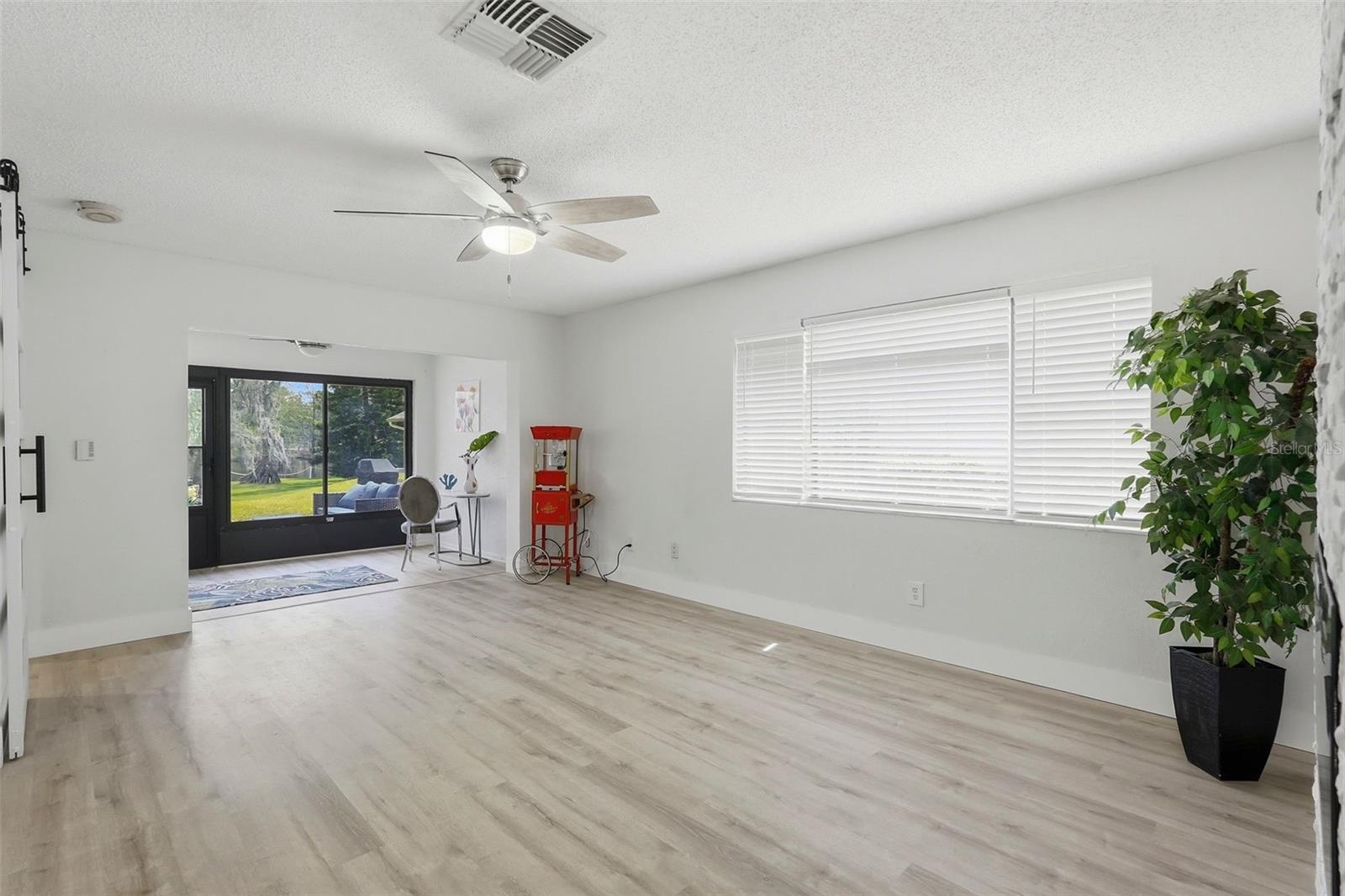 Image 4 of 39 For 2549 Oakleaf Lane 36c