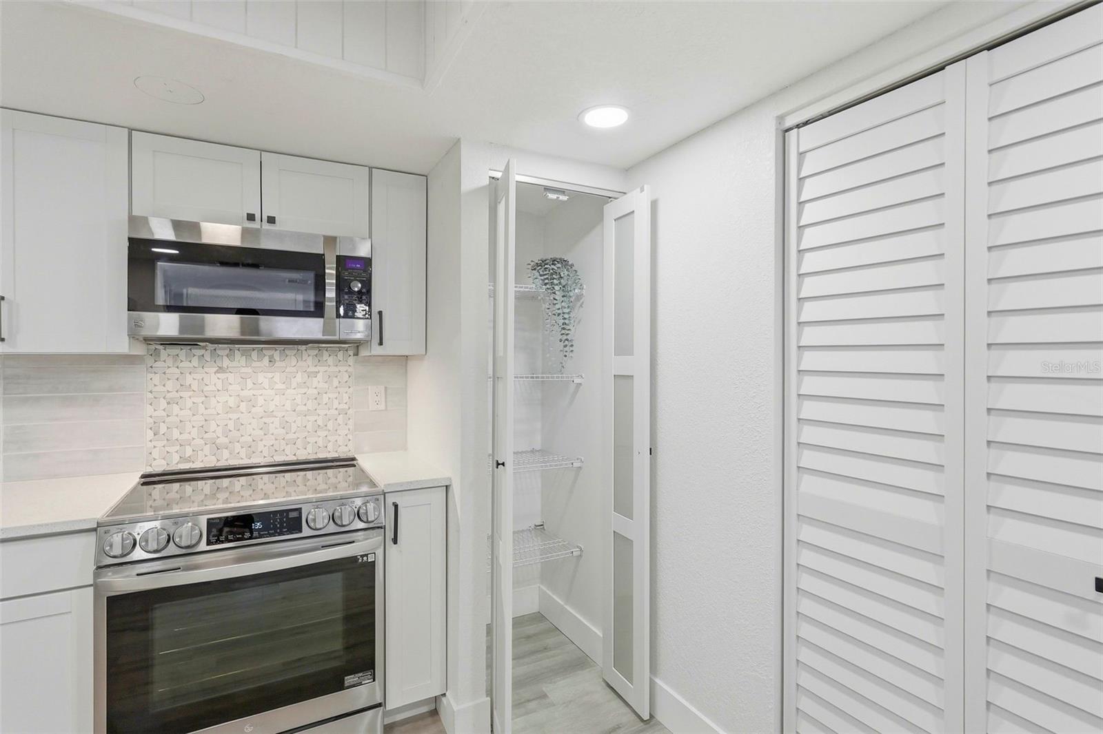 Image 8 of 39 For 2549 Oakleaf Lane 36c