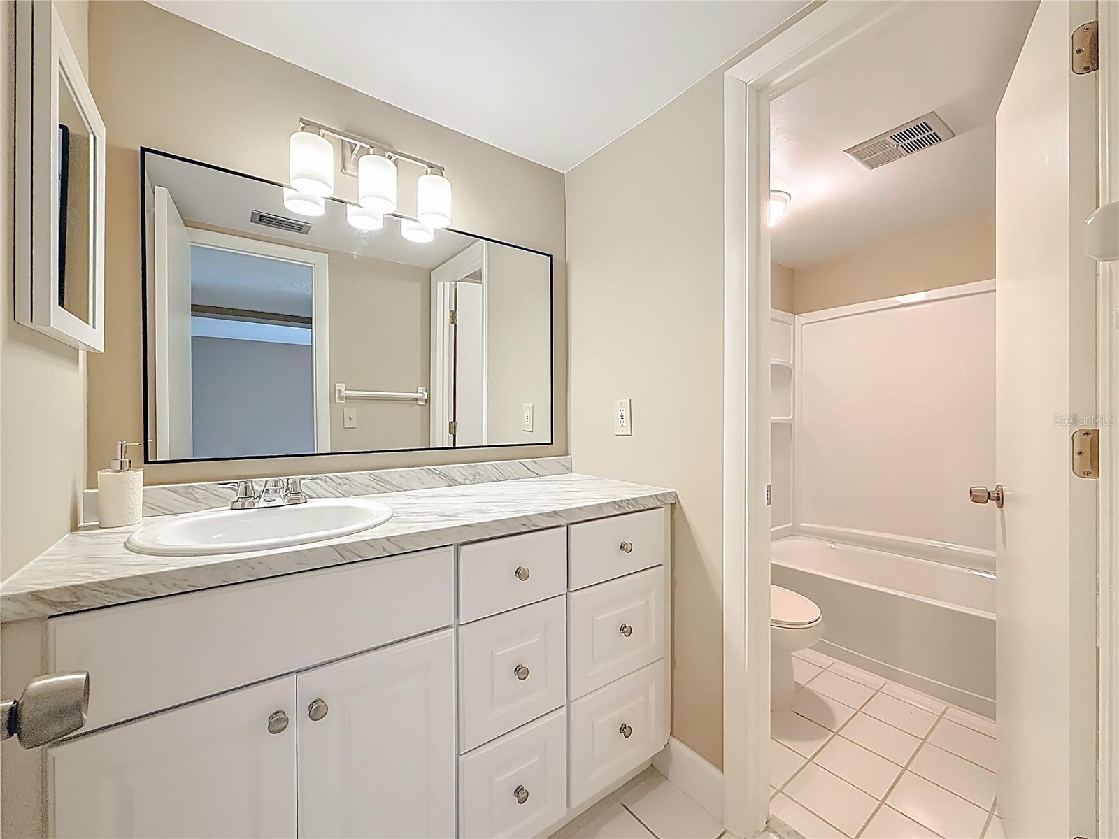 Image 20 of 36 For 6301 Newtown Circle 1a2